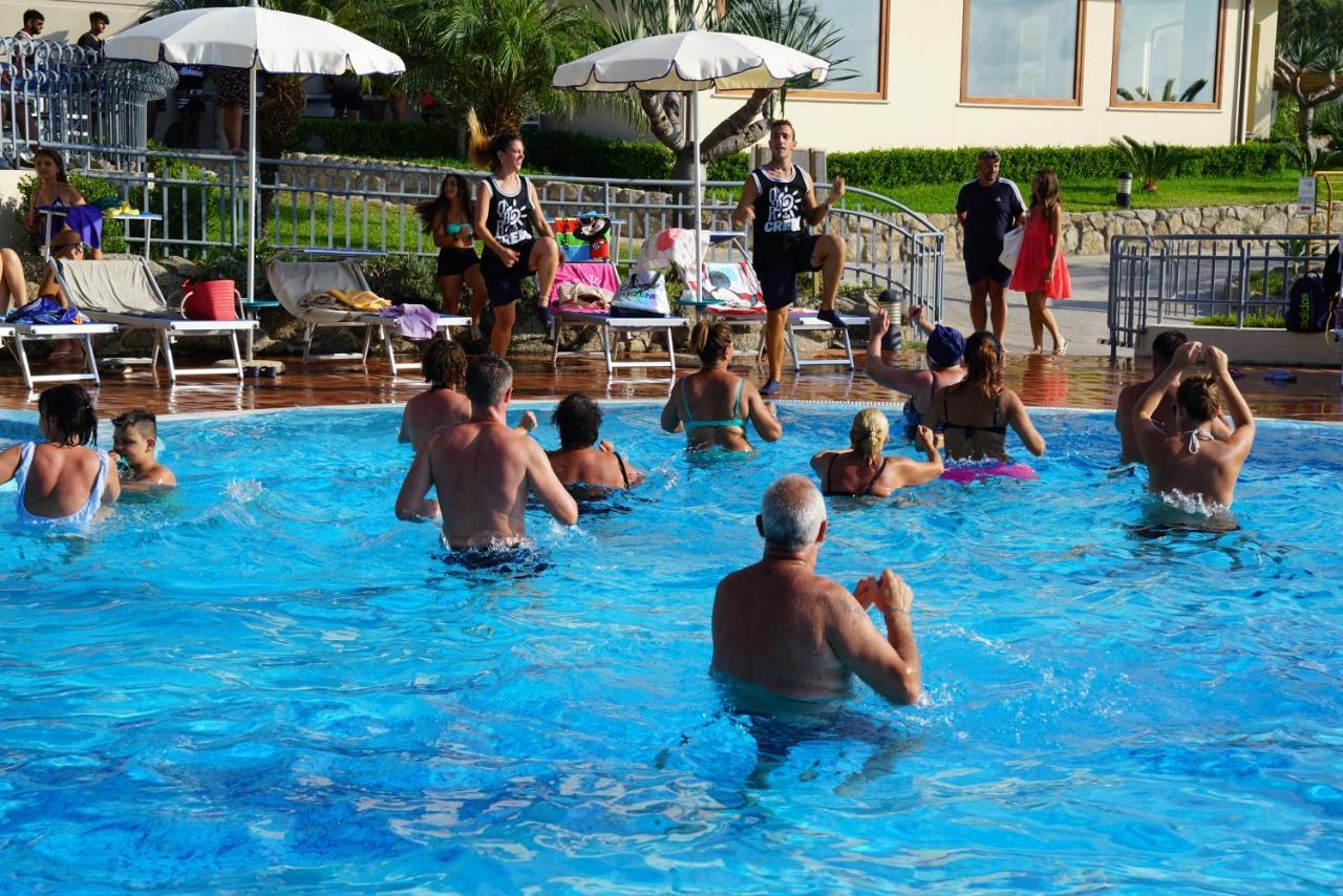 Hotel Scoglio Del Leone Zambrone Exterior foto