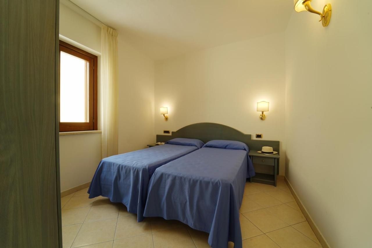 Hotel Scoglio Del Leone Zambrone Exterior foto