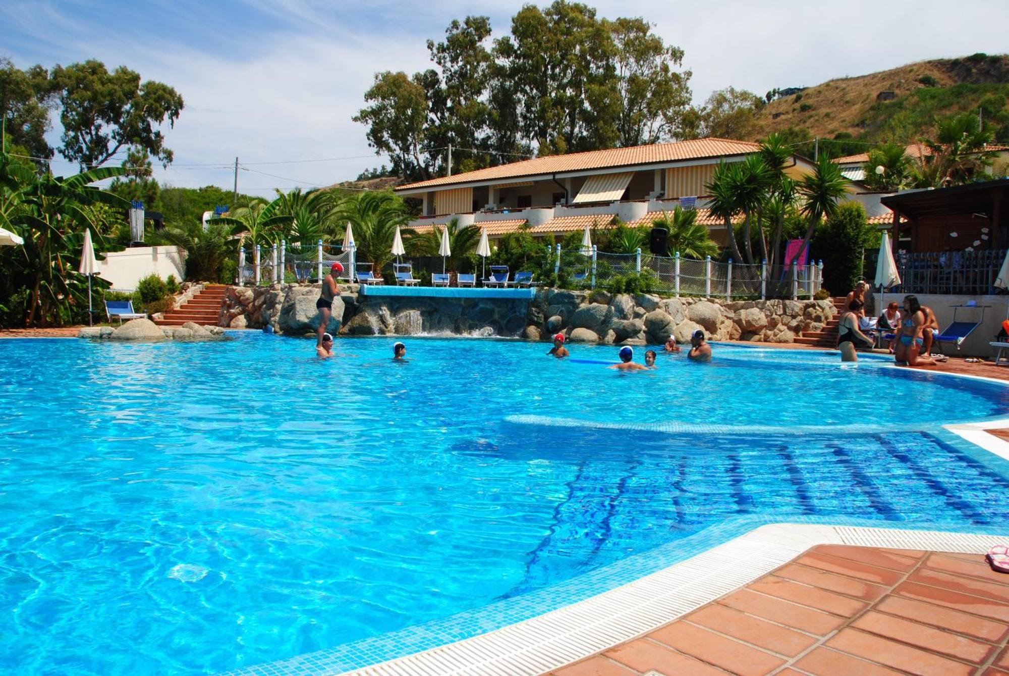 Hotel Scoglio Del Leone Zambrone Exterior foto