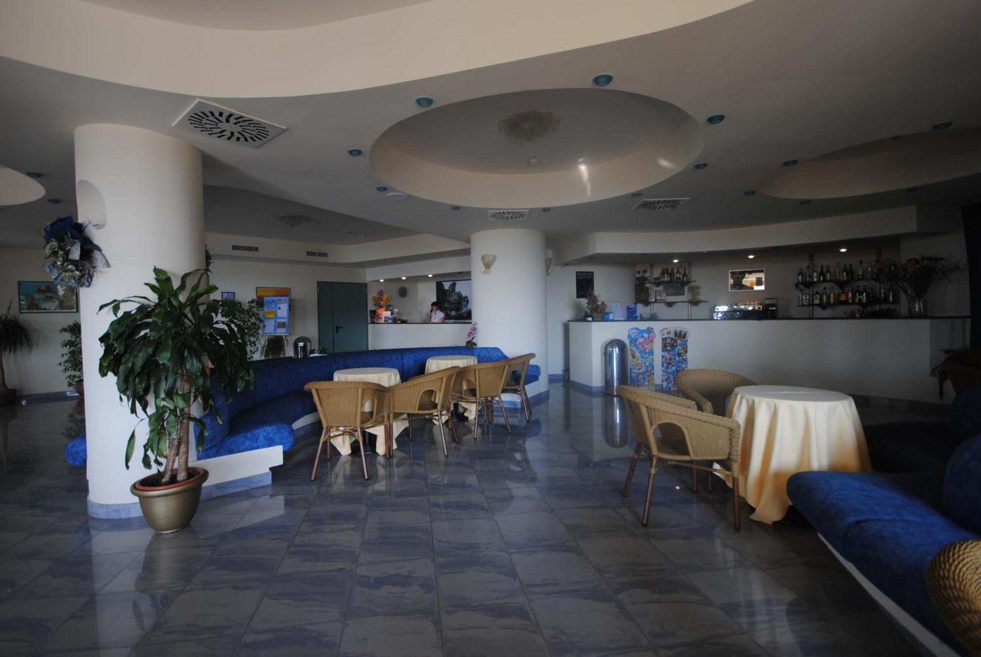 Hotel Scoglio Del Leone Zambrone Exterior foto