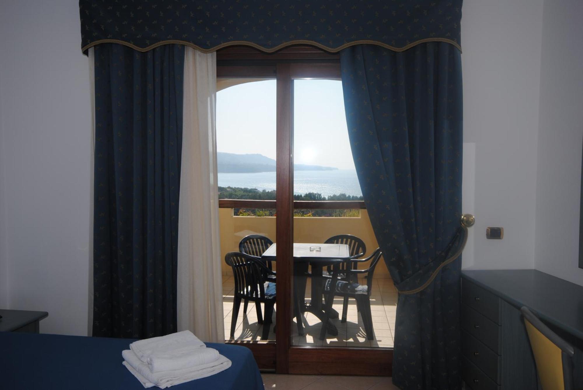 Hotel Scoglio Del Leone Zambrone Exterior foto